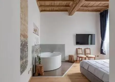 Magnolia Coliseum Gem 3x Jacuzzi *