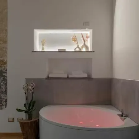 Magnolia Coliseum Gem 3x Jacuzzi